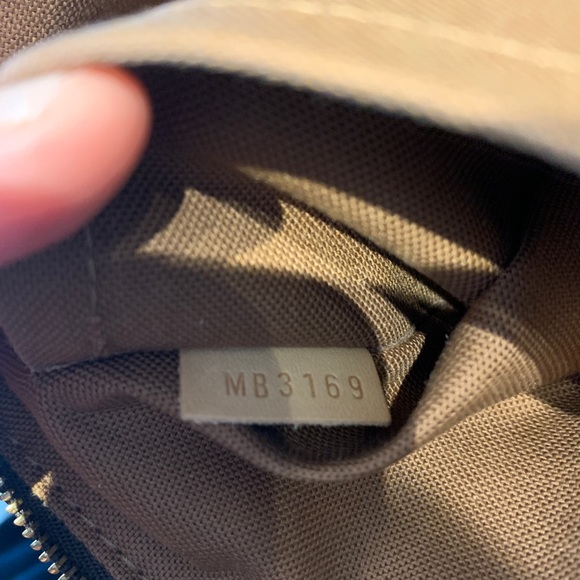 Authentic Louis Vuitton Pochette Accessoires - Picture 5 of 8